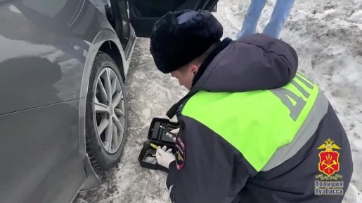 В Топках отстранена от управления автомобилистка, которая управляла иномаркой в состоянии наркотического опьянения и без прав