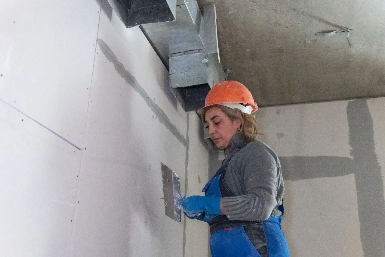 Глава города Дмитрий Анисимов провел строительный штаб в здании кемеровского Театра для детей и молодёжи Глава города Дмитрий Анисимов провел строительный штаб в здании кемеровского Театра для детей и молодёжи