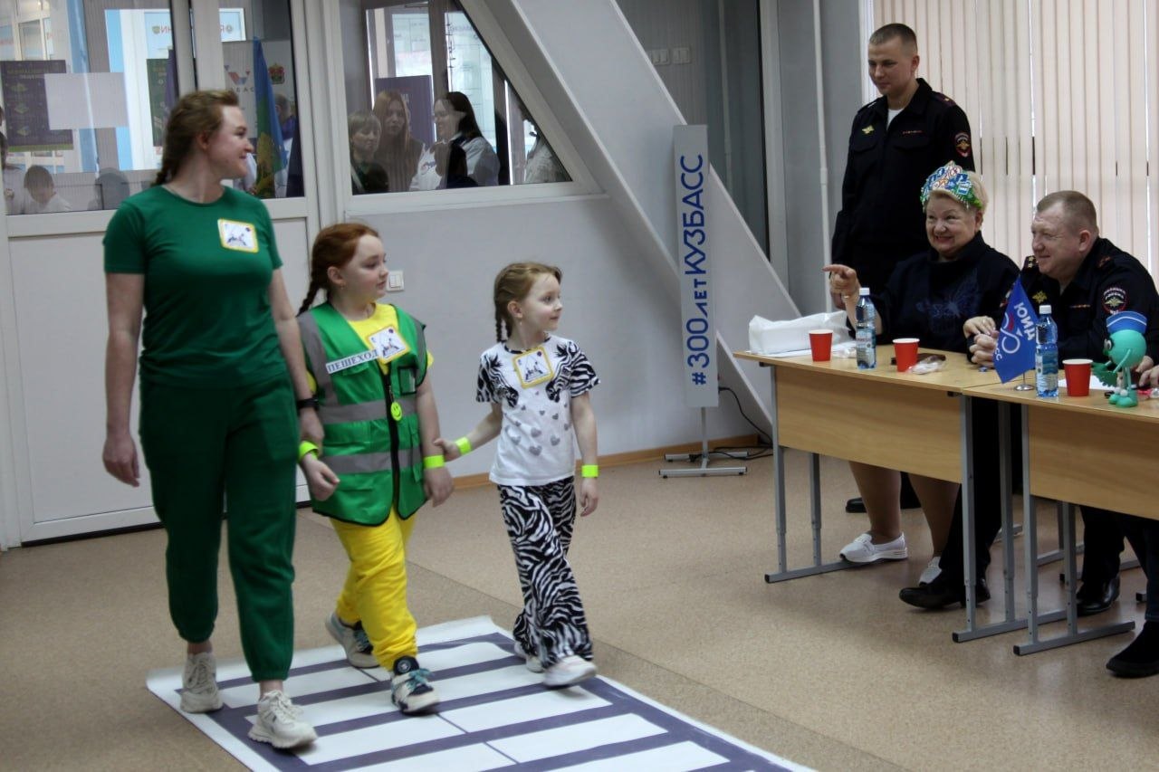 В Кузбассе подвели итоги областного конкурса «Семья за безопасность на дорогах», приуроченного к 90-летию образования Госавтоинспекции В Кузбассе подвели итоги областного конкурса «Семья за безопасность на дорогах», приуроченного к 90-летию образования Госавтоинспекции