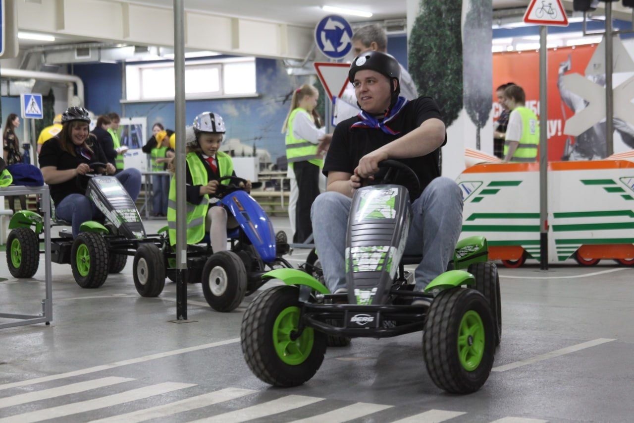 В Кузбассе подвели итоги областного конкурса «Семья за безопасность на дорогах», приуроченного к 90-летию образования Госавтоинспекции В Кузбассе подвели итоги областного конкурса «Семья за безопасность на дорогах», приуроченного к 90-летию образования Госавтоинспекции