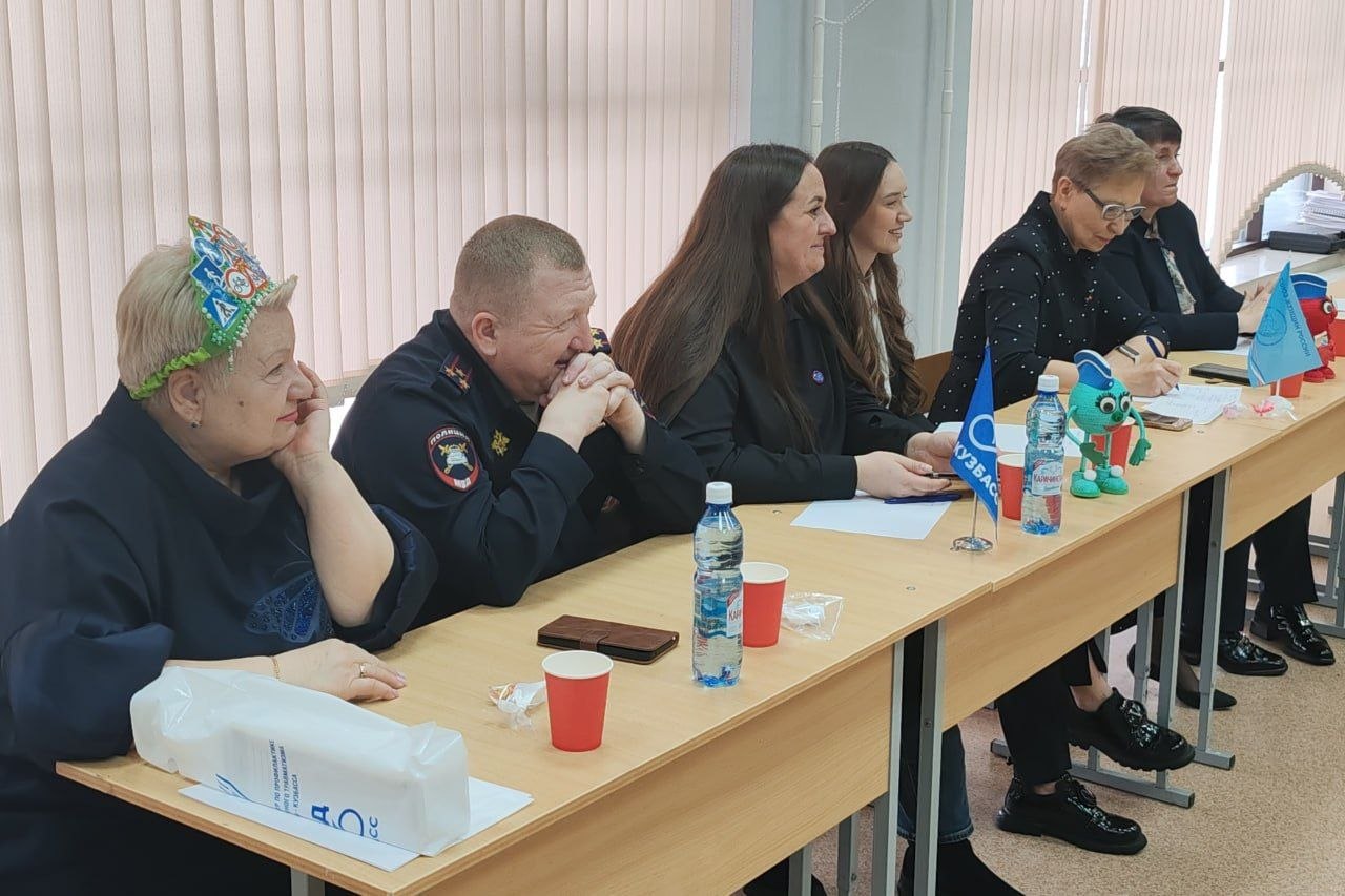 В Кузбассе подвели итоги областного конкурса «Семья за безопасность на дорогах», приуроченного к 90-летию образования Госавтоинспекции В Кузбассе подвели итоги областного конкурса «Семья за безопасность на дорогах», приуроченного к 90-летию образования Госавтоинспекции