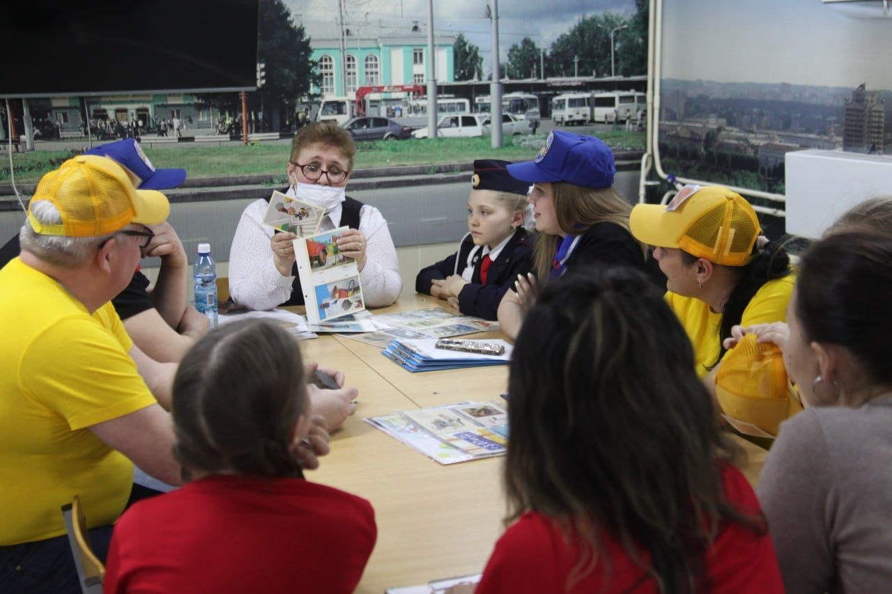 В Кузбассе подвели итоги областного конкурса «Семья за безопасность на дорогах», приуроченного к 90-летию образования Госавтоинспекции В Кузбассе подвели итоги областного конкурса «Семья за безопасность на дорогах», приуроченного к 90-летию образования Госавтоинспекции