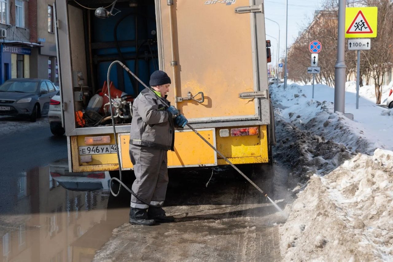 В Кемерове продолжают готовить городскую коммунальную инфраструктуру к сезону активного таяния снега В Кемерове продолжают готовить городскую коммунальную инфраструктуру к сезону активного таяния снега
