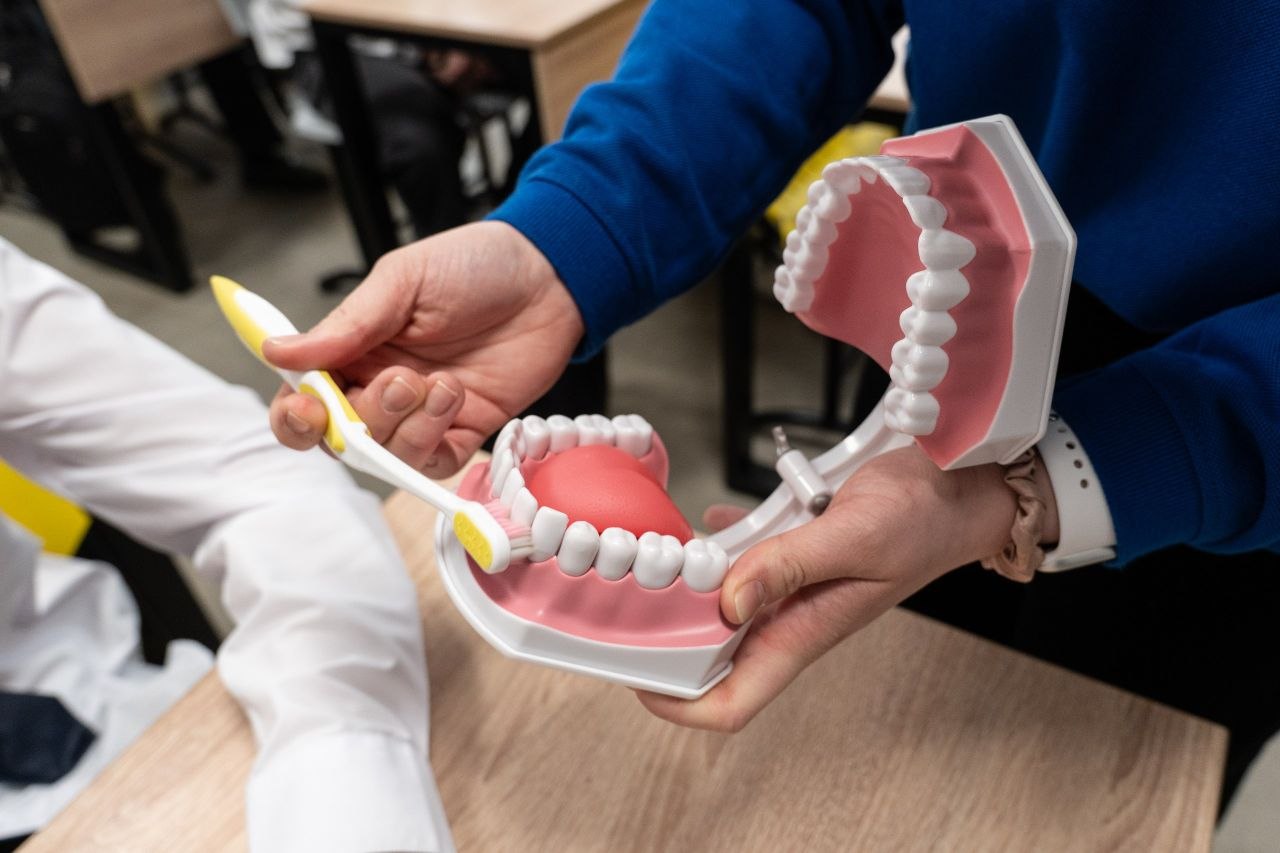 Акцию в честь Всемирного дня здоровья ротовой полости провели в городских школах Акцию в честь Всемирного дня здоровья ротовой полости провели в городских школах