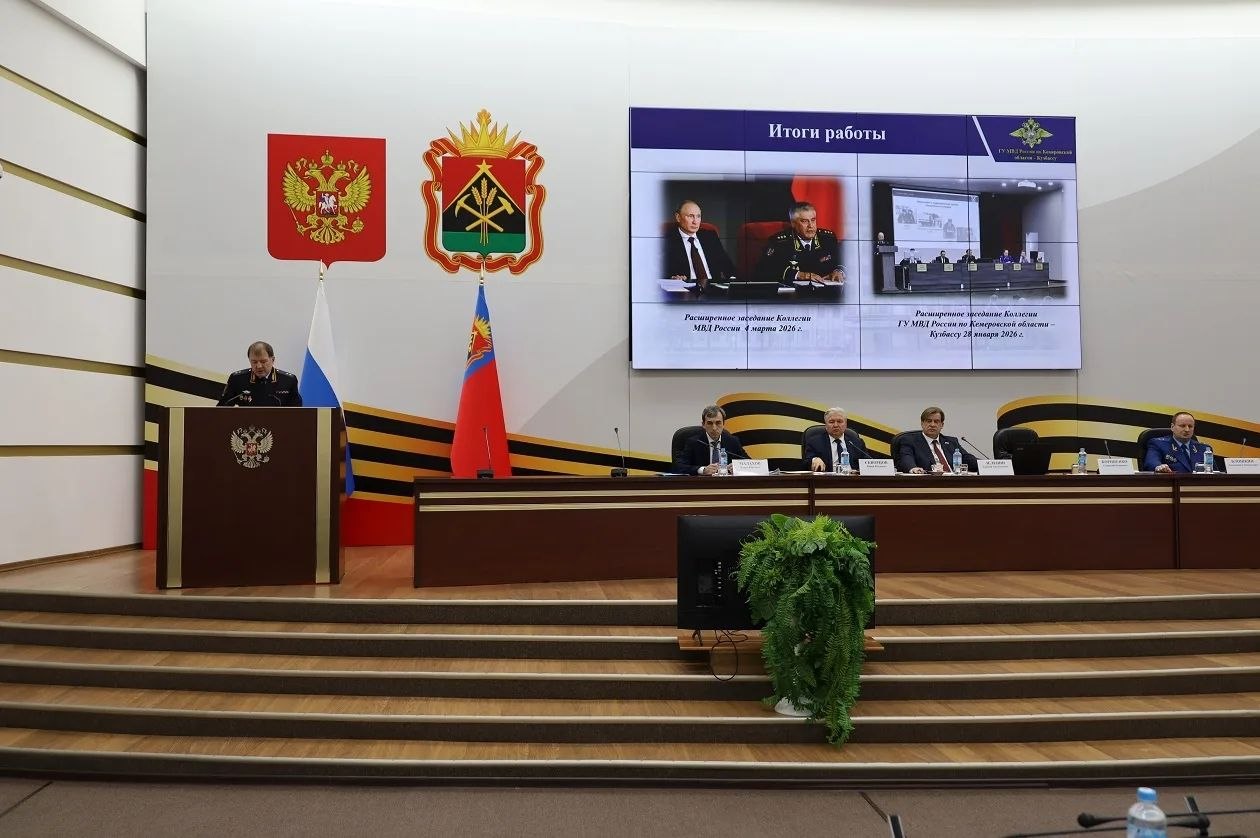 Начальник ГУ МВД России по Кемеровской области – Кузбассу Геннадий Корниенко выступил перед депутатами с отчетом о работе органов внутренних дел региона Начальник ГУ МВД России по Кемеровской области – Кузбассу Геннадий Корниенко выступил перед депутатами с отчетом о работе органов внутренних дел региона