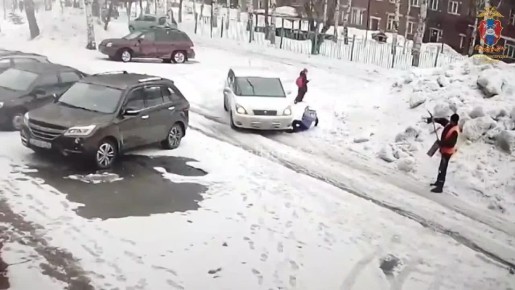 В Осинниках сотрудники Госавтоинспекции привлекли к ответственности автомобилиста, который совершил наезд на ребенка и скрылся с места ДТП