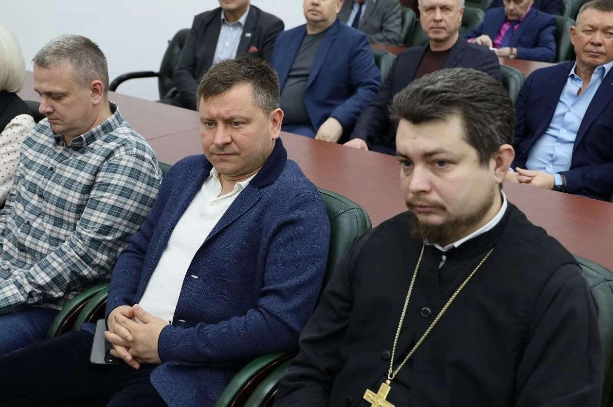 Начальник ГУ МВД России по Кемеровской области – Кузбассу Геннадий Корниенко выступил перед депутатами с отчетом о работе органов внутренних дел региона Начальник ГУ МВД России по Кемеровской области – Кузбассу Геннадий Корниенко выступил перед депутатами с отчетом о работе органов внутренних дел региона