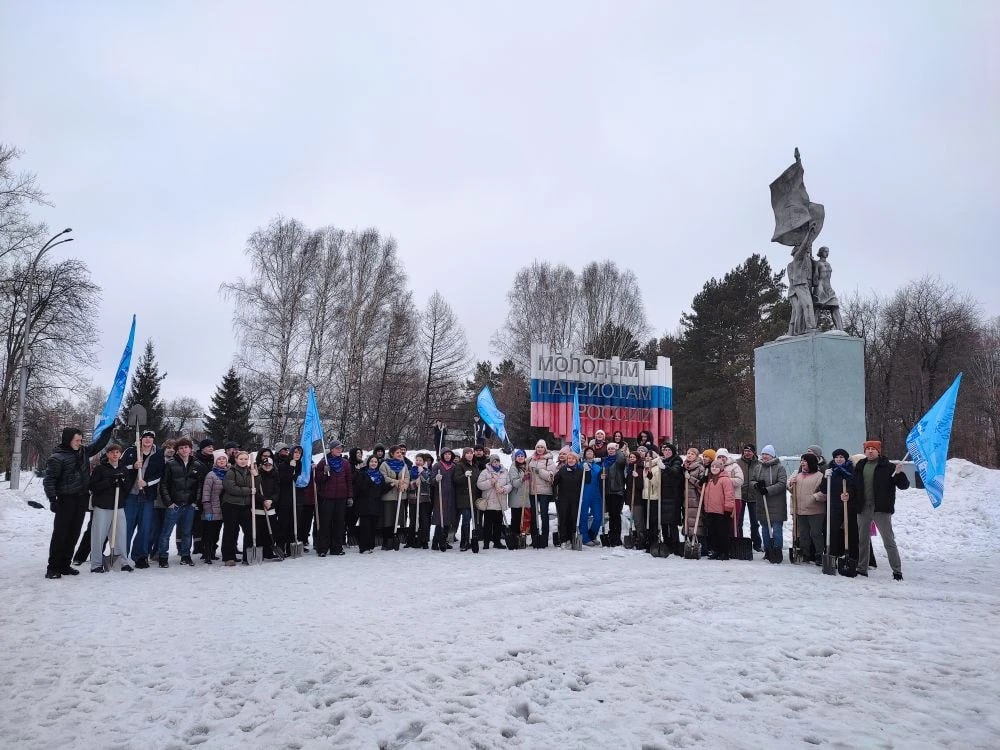 Активисты Центрального района присоединились ко Всекузбасскому субботнику Активисты Центрального района присоединились ко Всекузбасскому субботнику