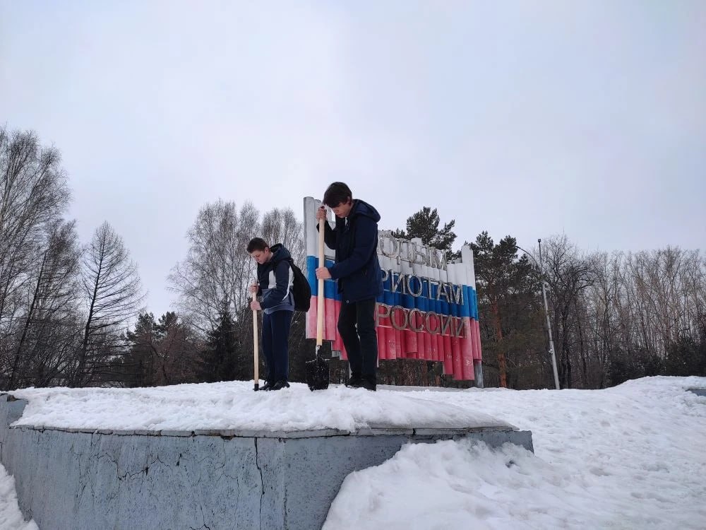 Активисты Центрального района присоединились ко Всекузбасскому субботнику Активисты Центрального района присоединились ко Всекузбасскому субботнику
