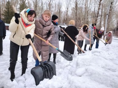 Активисты Центрального района присоединились ко Всекузбасскому субботнику