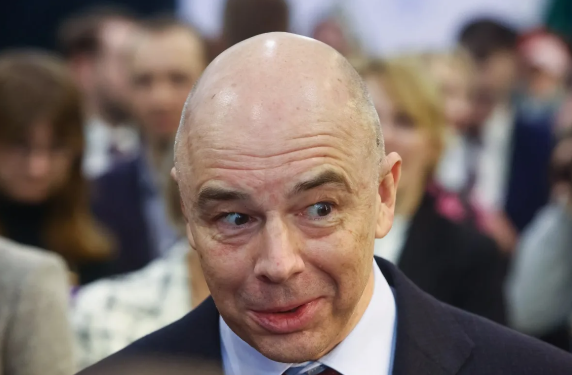 Минфин планирует ограничения на внесение наличных: что это значит для граждан