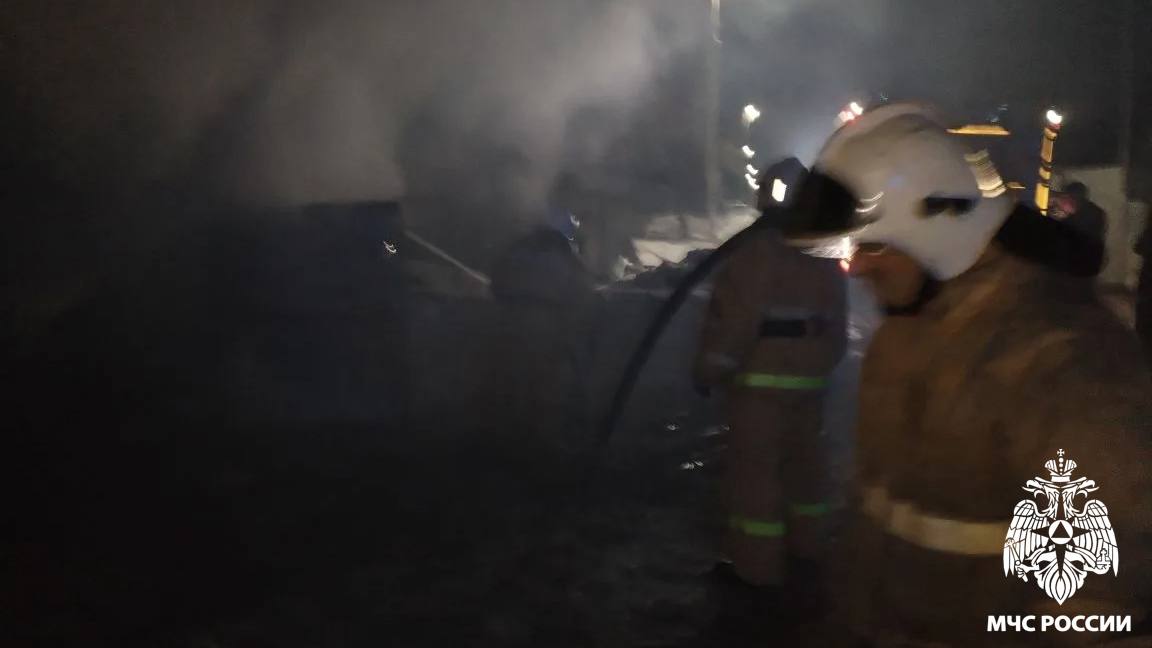 Не проспи свою жизнь. Сегодня ночью в Юргинском городском округе на улице Пушкина произошёл пожар в двухквартирном жилом доме Не проспи свою жизнь. Сегодня ночью в Юргинском городском округе на улице Пушкина произошёл пожар в двухквартирном жилом доме