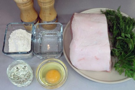 Сочные отбивные из свинины в кляре с зеленью: просто и вкусно