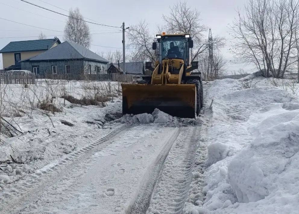 В выходные дни в уборке улично – дорожной сети в городе было задействовано 70 единиц специализированной техники и 133 дорожных рабочих В выходные дни в уборке улично – дорожной сети в городе было задействовано 70 единиц специализированной техники и 133 дорожных рабочих
