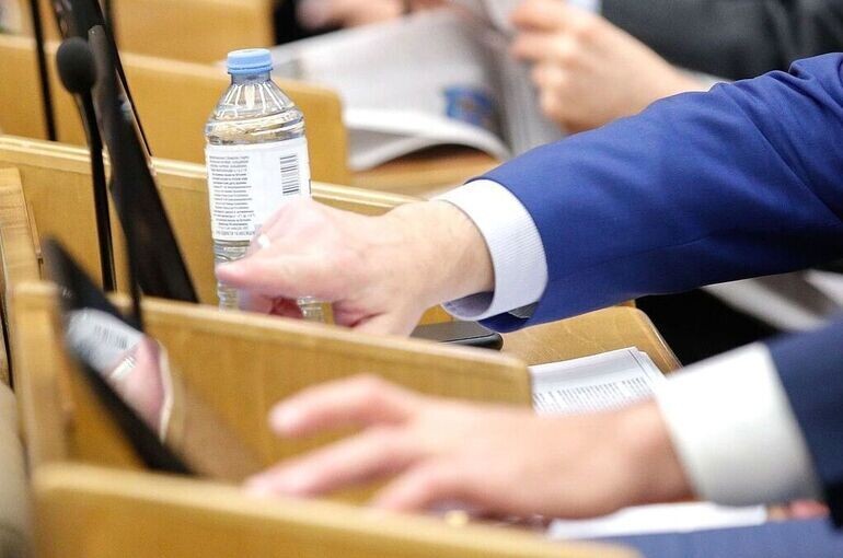 Новый законопроект ограничивает использование изображений созданных ИИ в предвыборной агитации