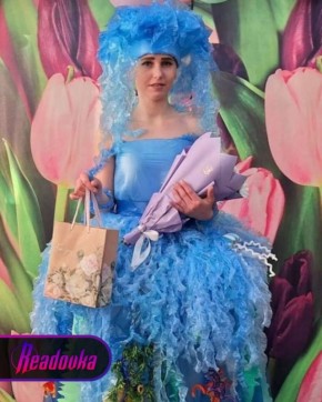 Женщина выиграла конкурс красоты, завернувшись в мусорные пакеты, в кузбасской колонии