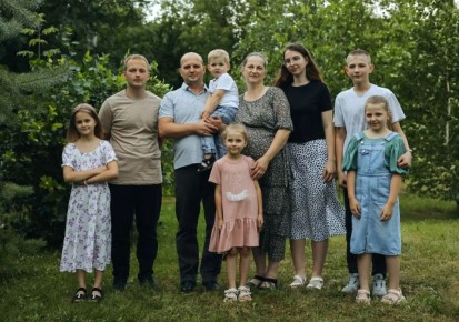 Илья Середюк: Указом Президента России Владимира Владимировича Путина семья Жилиных из Кузбасса награждена орденом «Родительская слава»