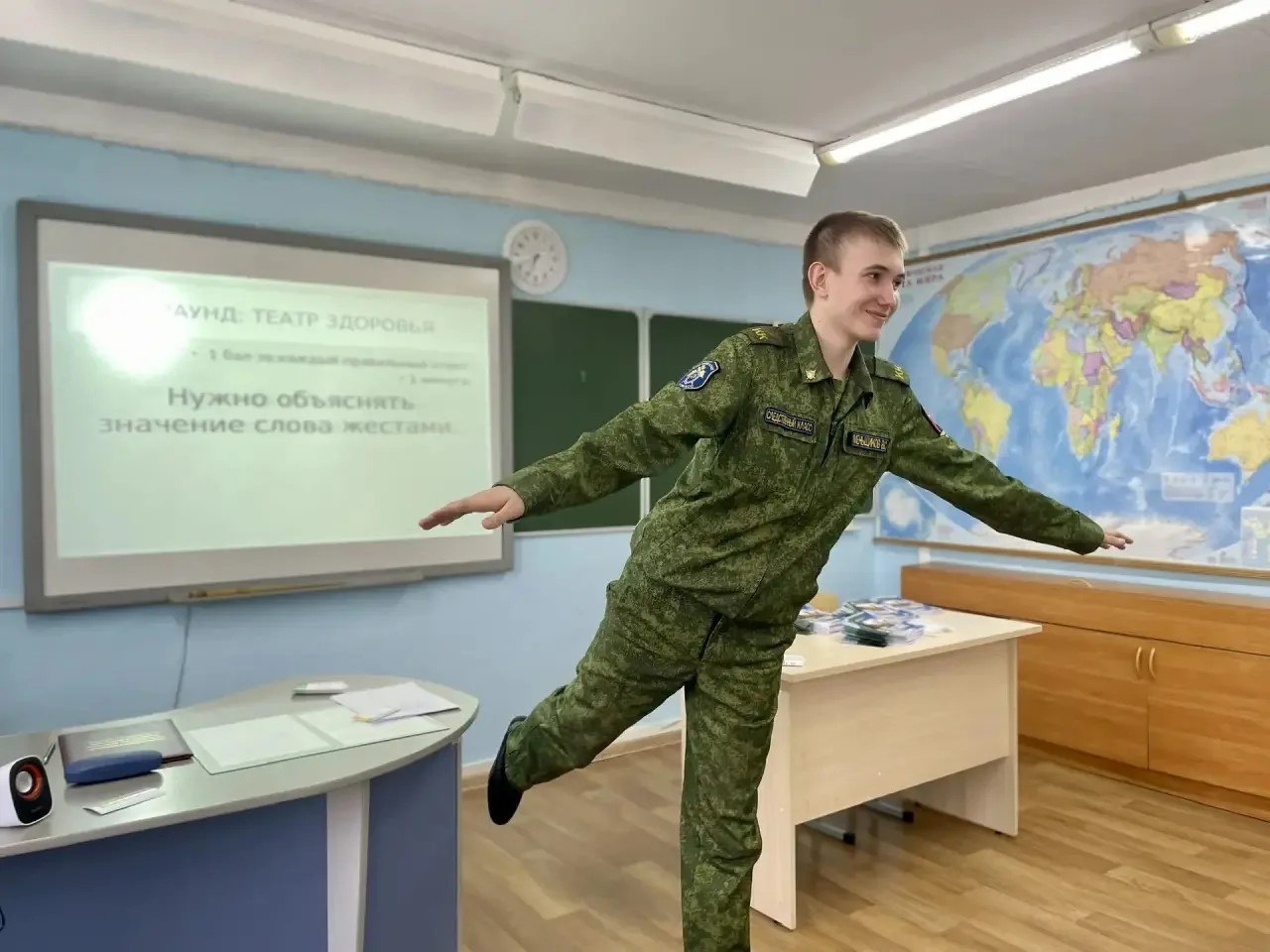 Сотрудники СК России по Кузбассу провели для кадет интеллектуальную игру, приуроченную к Всемирному дню здоровья Сотрудники СК России по Кузбассу провели для кадет интеллектуальную игру, приуроченную к Всемирному дню здоровья