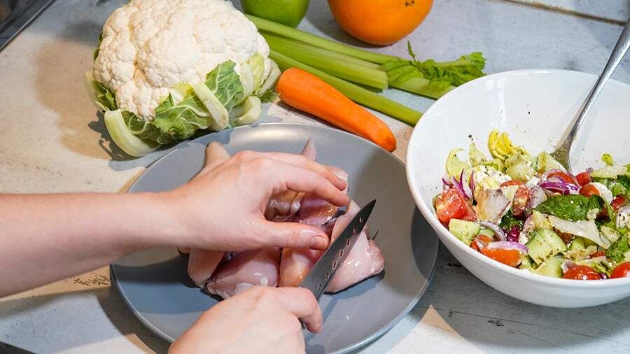 Советы по безопасности на кухне: как избежать пищевых отравлений во время праздников