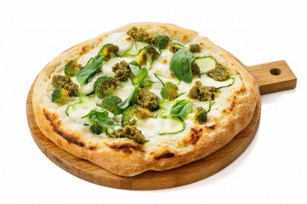 Объединяя вкусы: пицца с брокколи и песто, которая удивит вас