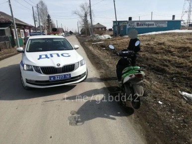 В Ленинск-Кузнецком муниципальном округе полицейские отстранили от управления несовершеннолетнего водителя мопеда