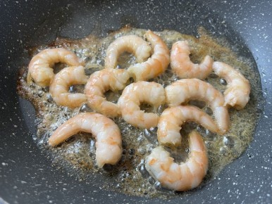 Изумительный и быстрый салат с креветками: секреты приготовления за 15 минут