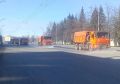 Сегодня дорожные предприятия продолжают уборку города