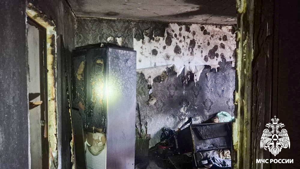 В Новокузнецке сотрудники. МЧС России спасли людей из многоэтажного жилого дома В Новокузнецке сотрудники. МЧС России спасли людей из многоэтажного жилого дома