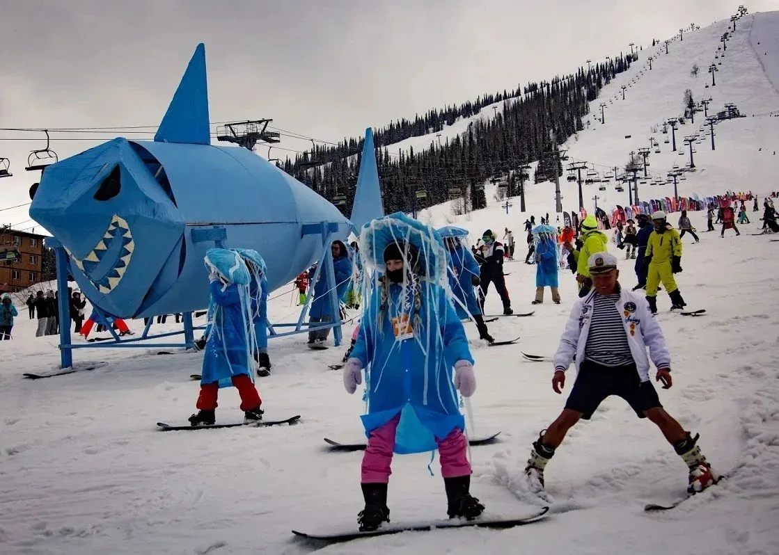 Кузбасские полицейские обеспечили порядок на горнолыжном фестивале «Грелка Фест» Кузбасские полицейские обеспечили порядок на горнолыжном фестивале «Грелка Фест»