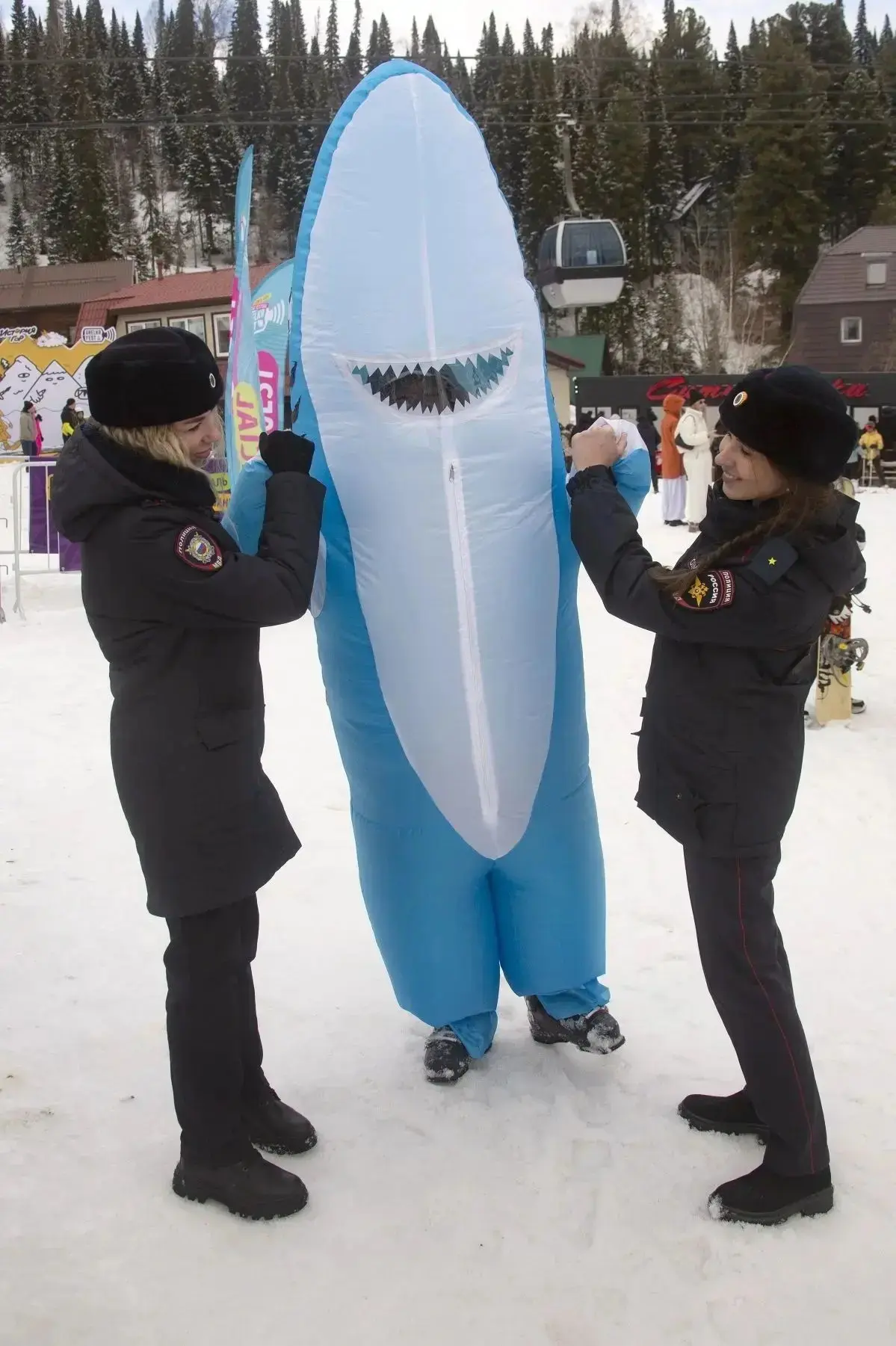 Кузбасские полицейские обеспечили порядок на горнолыжном фестивале «Грелка Фест» Кузбасские полицейские обеспечили порядок на горнолыжном фестивале «Грелка Фест»
