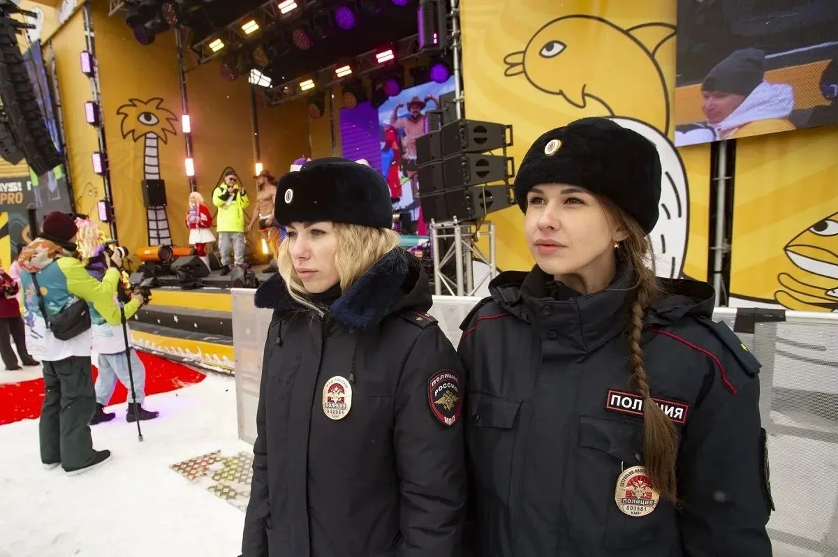 Кузбасские полицейские обеспечили порядок на горнолыжном фестивале «Грелка Фест» Кузбасские полицейские обеспечили порядок на горнолыжном фестивале «Грелка Фест»