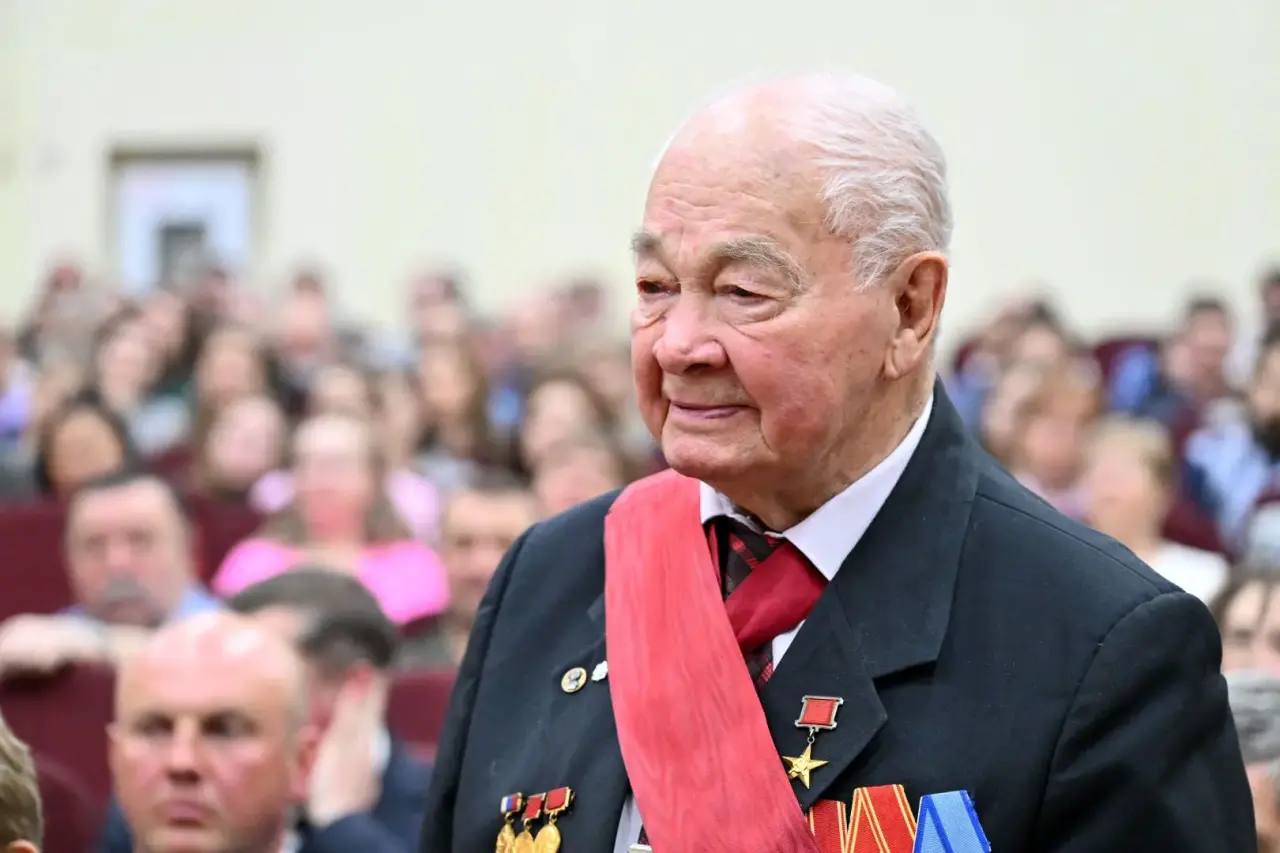 Анатолий Серышев: развитие науки — это инвестиция в будущее нашей страны Анатолий Серышев: развитие науки — это инвестиция в будущее нашей страны