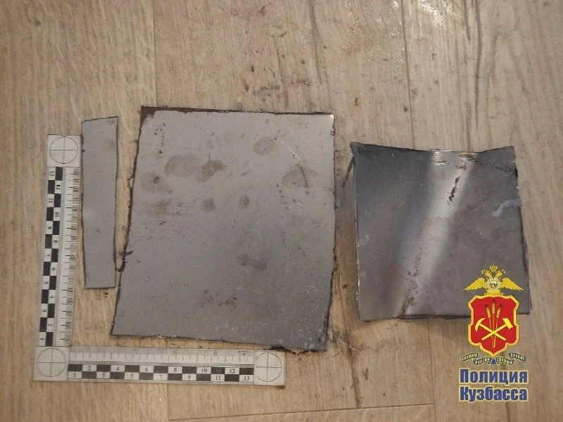 Оставила ключи под ковриком у двери: мошенники "убедили" кемеровскую школьницу рассказать им о домашнем сейфе, а после похитили из него 1 млн рублей Оставила ключи под ковриком у двери: мошенники "убедили" кемеровскую школьницу рассказать им о домашнем сейфе, а после похитили из него 1 млн рублей