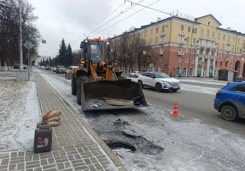 Сегодня ночью дорожные службы выполнили обработку улиц города противогололедными материалами Сегодня ночью дорожные службы выполнили обработку улиц города противогололедными материалами