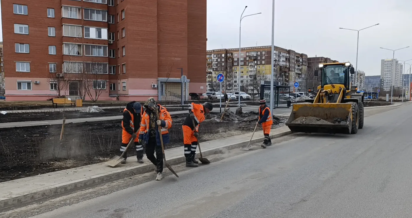 Сегодня ночью дорожные службы выполнили обработку улиц города противогололедными материалами Сегодня ночью дорожные службы выполнили обработку улиц города противогололедными материалами