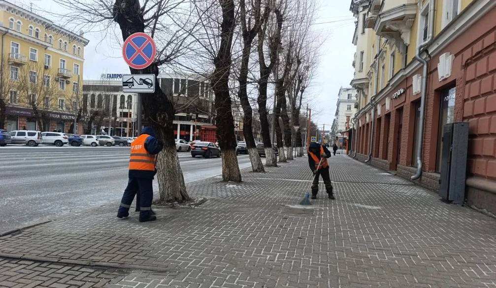 Сегодня ночью дорожные службы выполнили обработку улиц города противогололедными материалами Сегодня ночью дорожные службы выполнили обработку улиц города противогололедными материалами