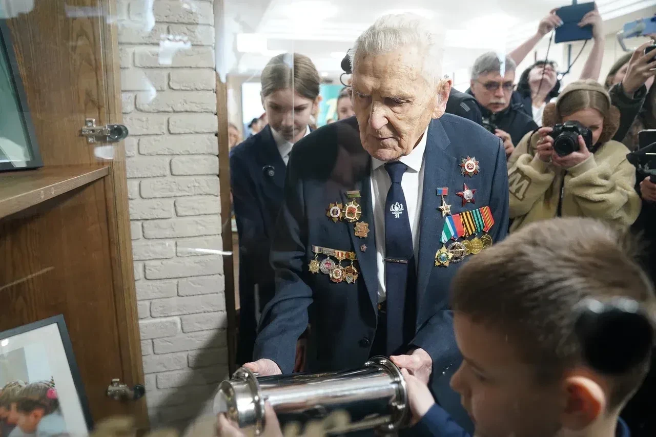 Илья Середюк: Сегодня особенный день и для меня, и для всего Кузбасса – столетний юбилей отмечает наш легендарный земляк, Анатолий Михайлович Терехов. Илья Середюк: Сегодня особенный день и для меня, и для всего Кузбасса – столетний юбилей отмечает наш легендарный земляк, Анатолий Михайлович Терехов.