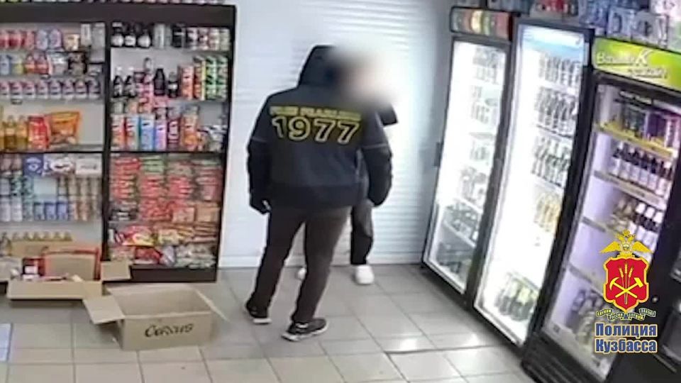 В Кемерове вынесен приговор налетчику, который похитил деньги и сигареты из магазина, угрожая продавцу ножом