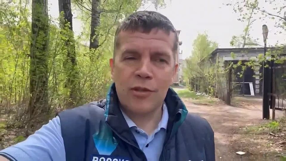 "Вести-Кузбасс" продолжают "прогулки" в поисках чистоты по городам Кузбасса: в Новокузнецке жители пожаловались на состояние Сквера Первостроителей