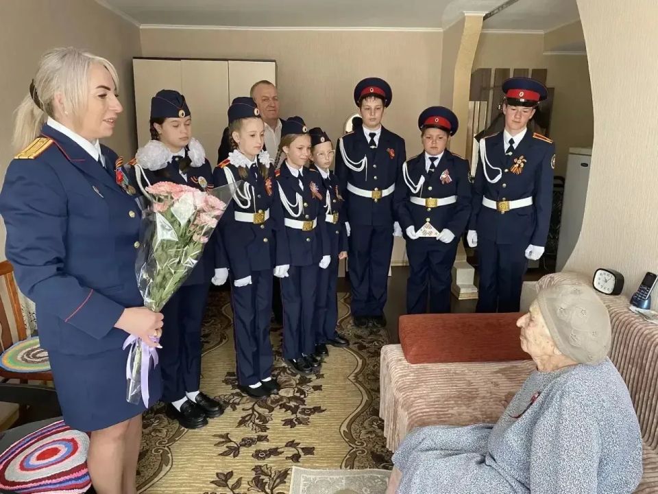 Сотрудники СУ СК России по Кемеровской области – Кузбассу организовали мастер-класс по изготовлению поздравительных открыток для тружеников тыла Сотрудники СУ СК России по Кемеровской области – Кузбассу организовали мастер-класс по изготовлению поздравительных открыток для тружеников тыла