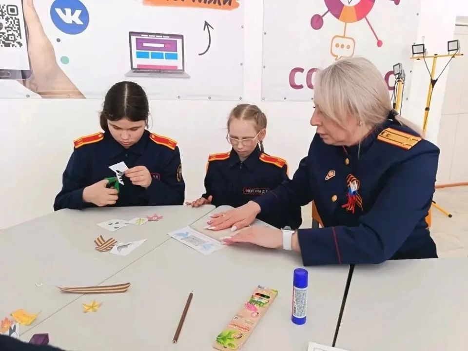 Сотрудники СУ СК России по Кемеровской области – Кузбассу организовали мастер-класс по изготовлению поздравительных открыток для тружеников тыла Сотрудники СУ СК России по Кемеровской области – Кузбассу организовали мастер-класс по изготовлению поздравительных открыток для тружеников тыла