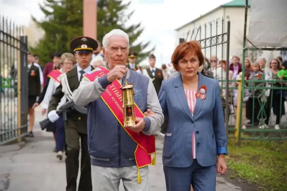 Илья Середюк: В преддверии Дня Победы зажегся Вечный огонь на двух мемориалах в Топках Илья Середюк: В преддверии Дня Победы зажегся Вечный огонь на двух мемориалах в Топках