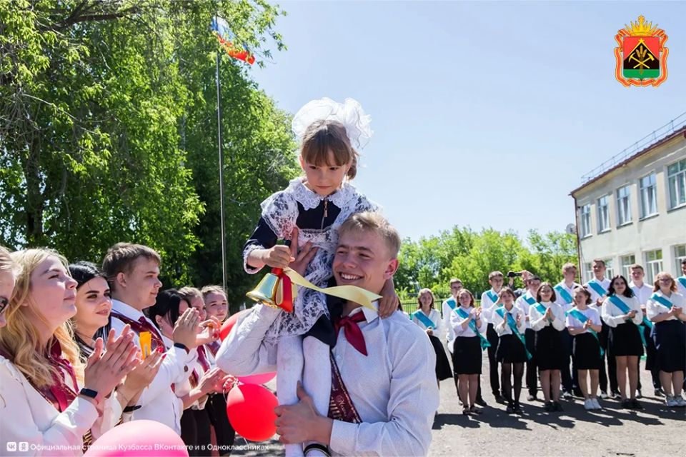 Губернатор Илья Середюк поручил обеспечить безопасность проведения «Последних звонков»