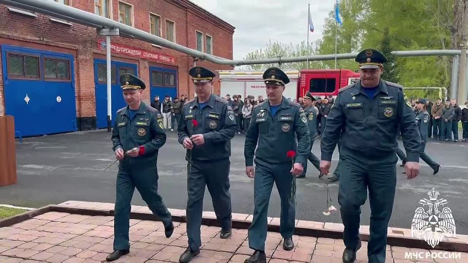 В Кузбассе почтили память огнеборцев, погибших 19 мая 1943 года при тушении пожара на заводе «Коммунар» (№319)