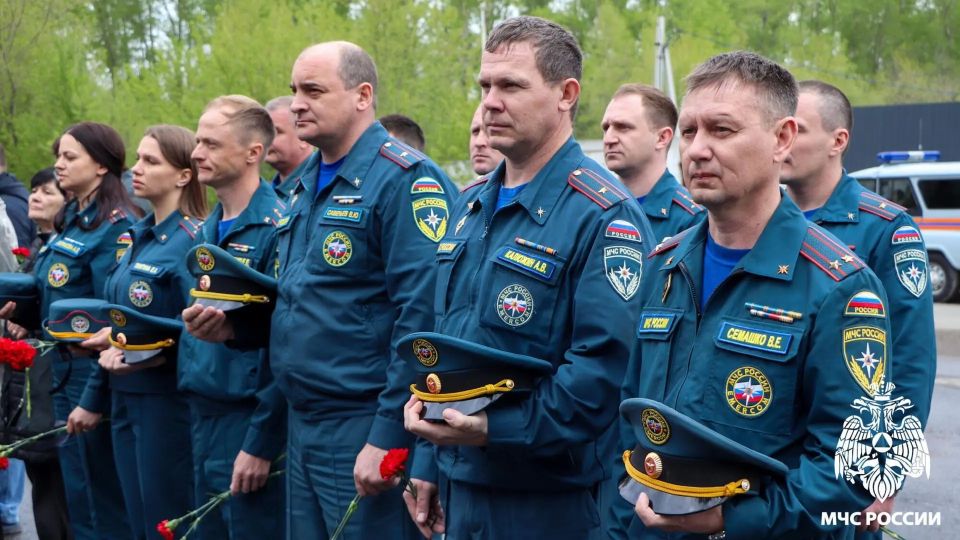 В Кузбассе почтили память огнеборцев, погибших 19 мая 1943 года при тушении пожара на заводе «Коммунар» (№319) В Кузбассе почтили память огнеборцев, погибших 19 мая 1943 года при тушении пожара на заводе «Коммунар» (№319)
