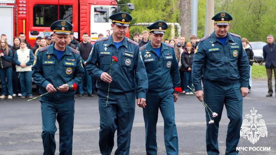 В Кузбассе почтили память огнеборцев, погибших 19 мая 1943 года при тушении пожара на заводе «Коммунар» (№319) В Кузбассе почтили память огнеборцев, погибших 19 мая 1943 года при тушении пожара на заводе «Коммунар» (№319)