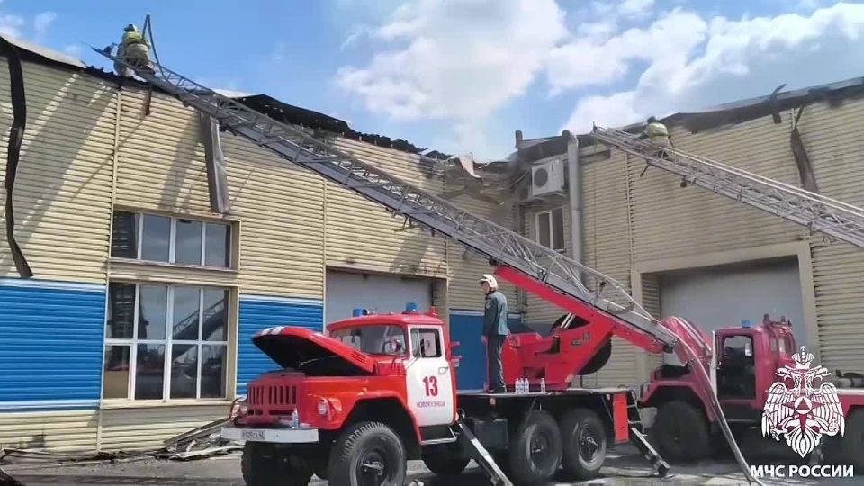 Кузбасские огнеборцы ликвидировали крупный пожар в поселке Тальжино