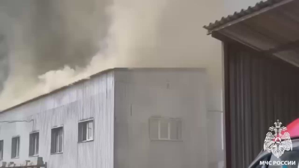 Крупный пожар площадью 1800 квадратных метров ликвидировали в посёлке Тальжино