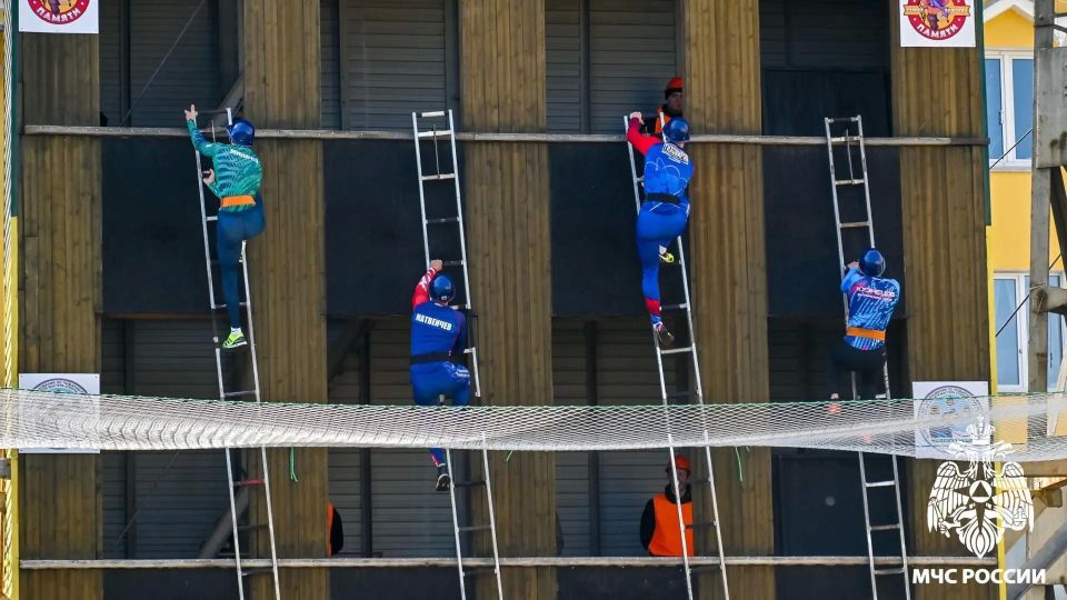 В Новокузнецке проходят Всероссийские соревнования по пожарно-спасательному спорту В Новокузнецке проходят Всероссийские соревнования по пожарно-спасательному спорту