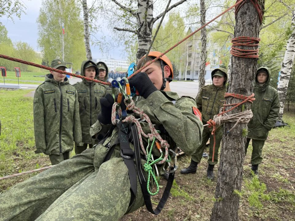В Кузбассе завершились ежегодные полевые сборы кадетов МЧС В Кузбассе завершились ежегодные полевые сборы кадетов МЧС